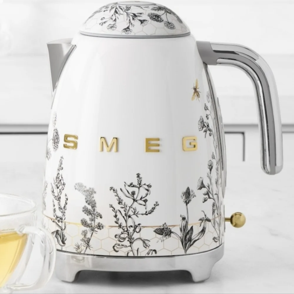 BESTSELLER SMEG Honeycomb Electric Kettle